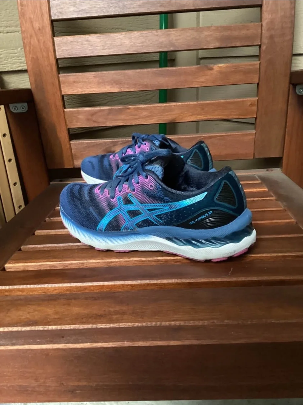 ASICS woman sneaker size 8